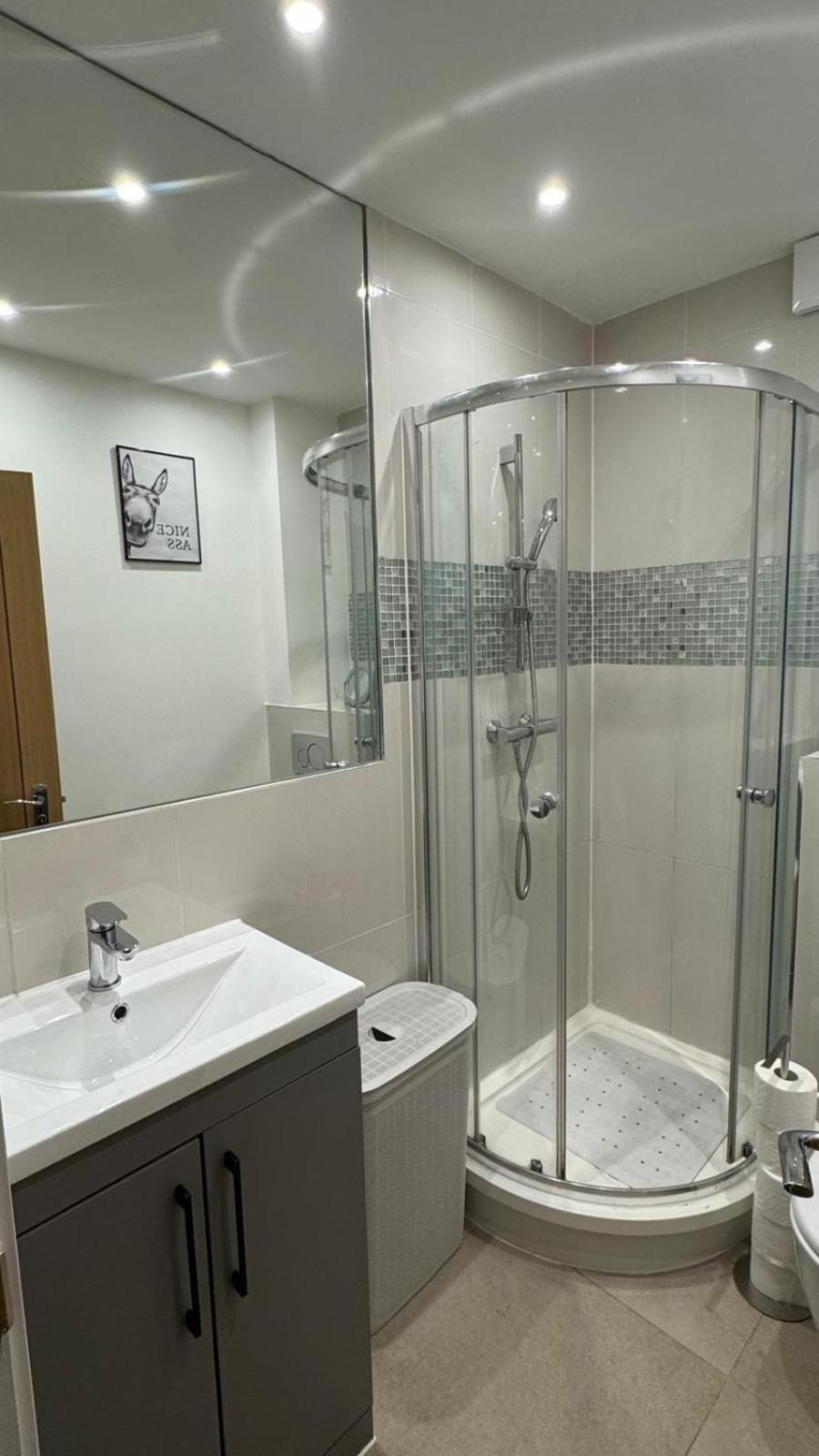 Central Apartment Лондон Екстериор снимка